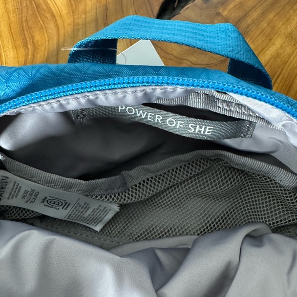 NWT Athleta Excursion Mini Belt Bag Pacific Blue Fanny Pack Crossover - Picture 6 of 6